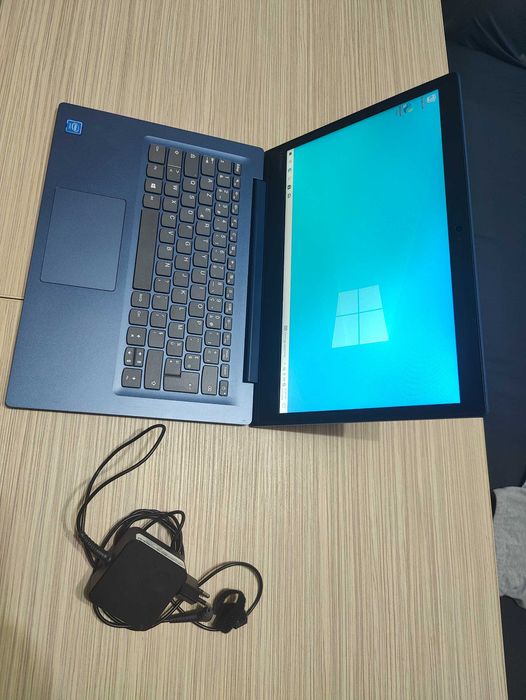 Laptop Lenovo în stare foarte buna