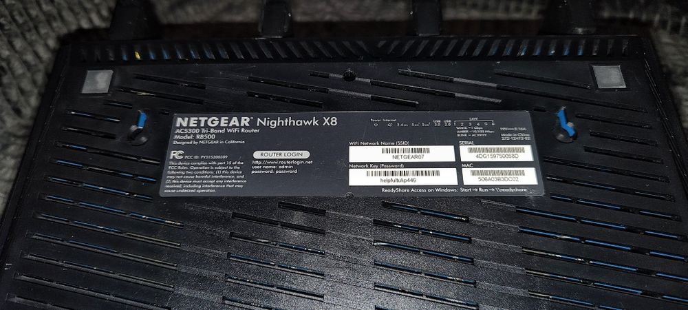 Netgear Nighthawk X8 (R8500) AC5300 рутер
116€

Рутера е в перфектно т