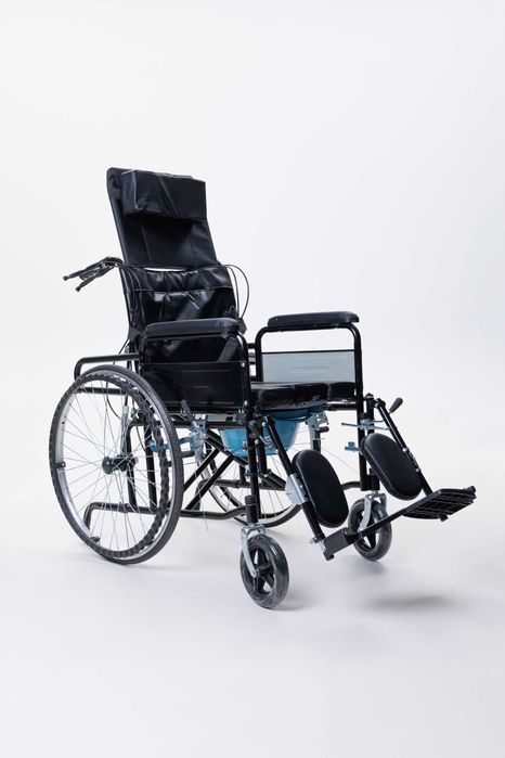 Кресло-коляска для инвалидов (с ведром для гигиенических нужд)