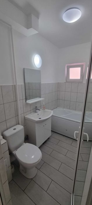 Închiriez apartament 2 camere, Medgidia Central, Etaj.1