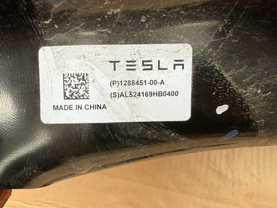 Заден носач за окачване Tesla Model 3 Y