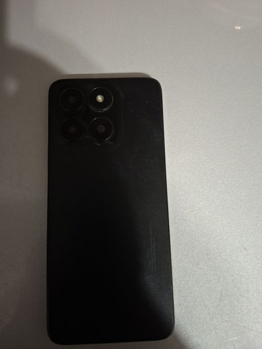 Продаю телефон Honorx6a