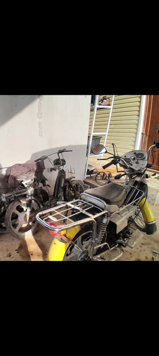 Vand sau schimb motoreta firstbike