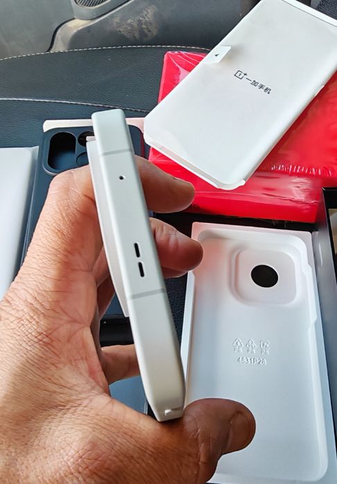 Oneplus 15/12-256/, нов, комплект.