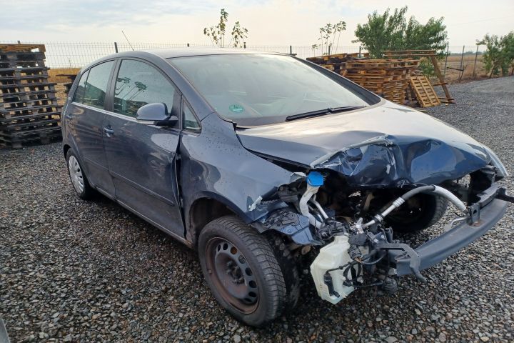 Fuzeta fata dreapta 1.4B Volkswagen VW Golf a 5-a generatie