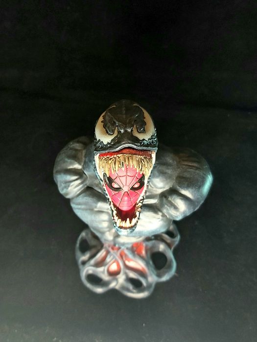 Venom vs Spider-Man Герои Марвел Статуэтка