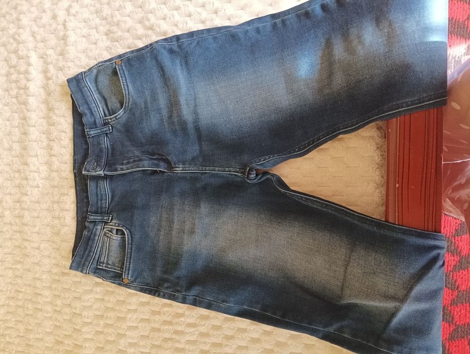 Джинсы на подростка 13-14 лет .