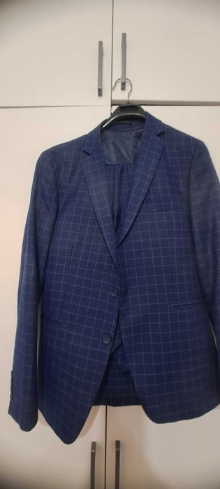 Продаю костюм для молодежи