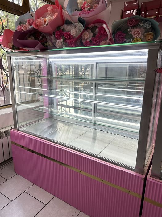 Витрина холодильник продается
