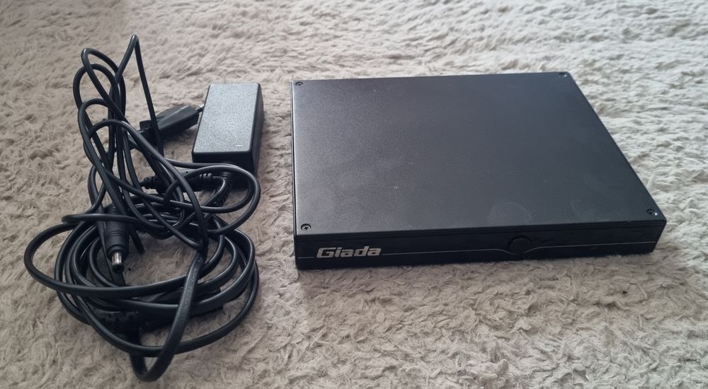 Mini PC Giada i59u-b5000: Intel i5 6200u/8GB Ram/SSD 120GB/WIFI