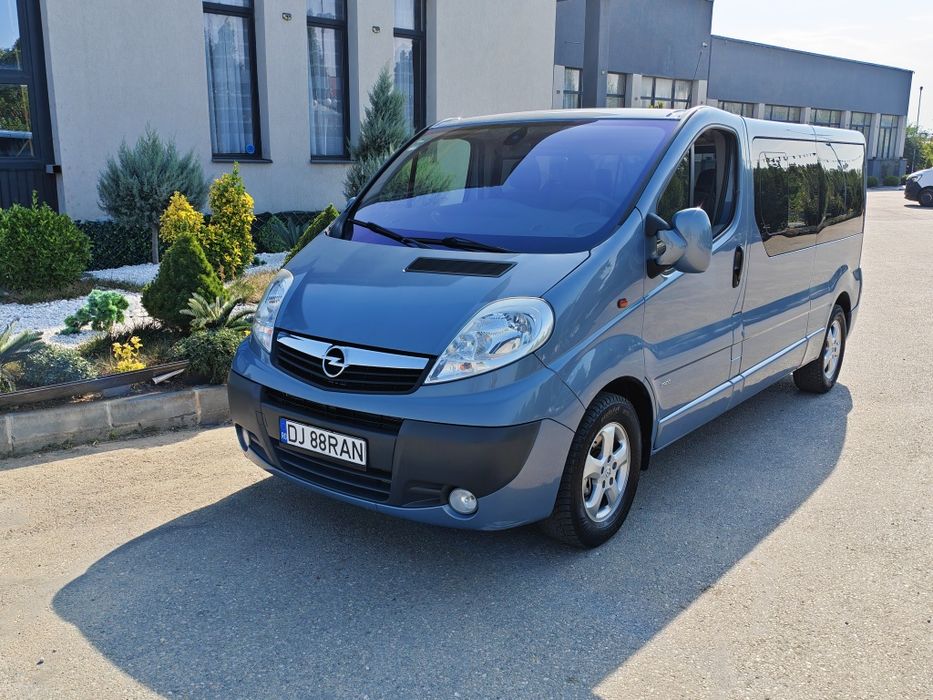 Opel vivaro 9 locuri
