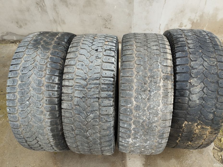 Продам шины 275/65R17