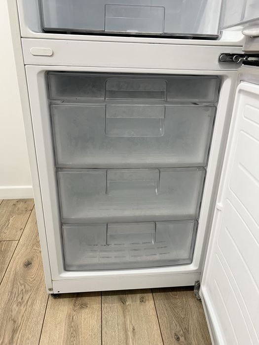 Продам Холодильник LG