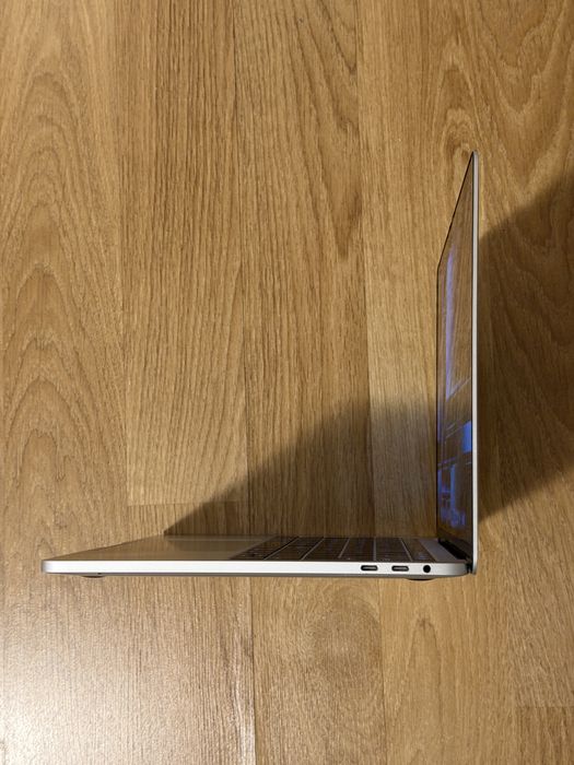 Laptop Apple MacBook Pro Retina 13-inch 2017 touch bar 4 thunderbolt 3