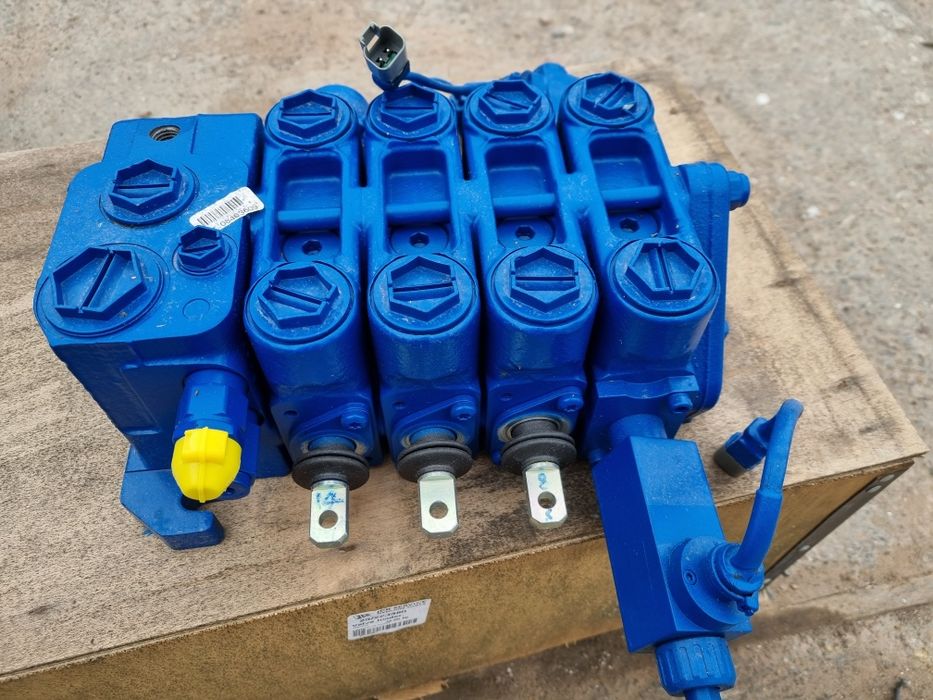 Distribuitor încărcător 4 valve