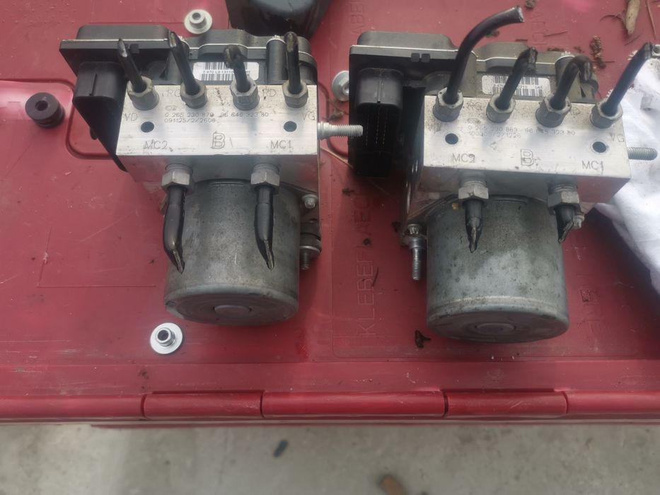Pompe abs peugeot 3008 /5008 an 2010