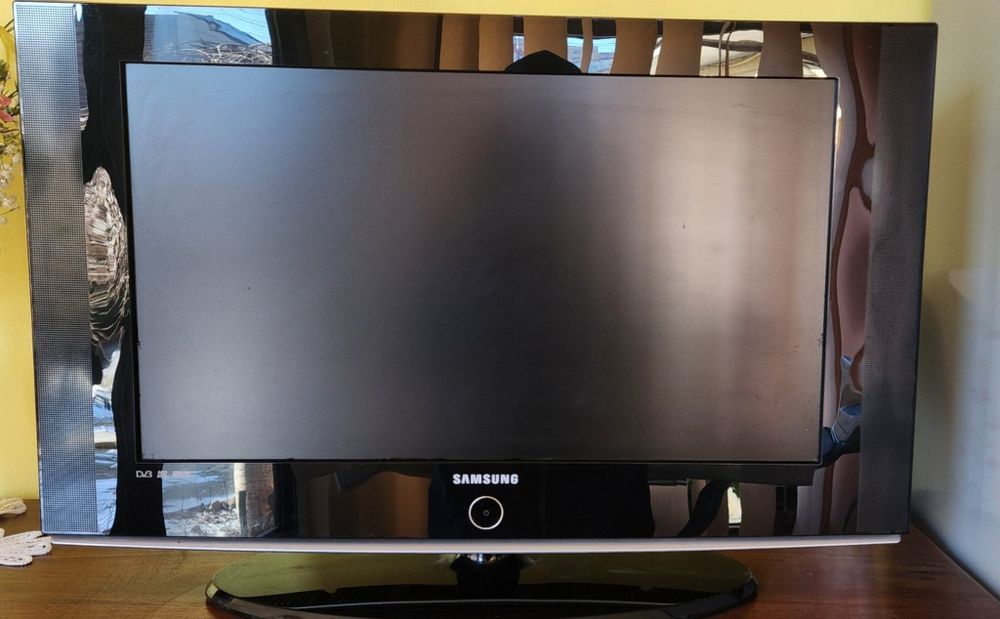 TV  Samsung  prima generație  65 diagonal