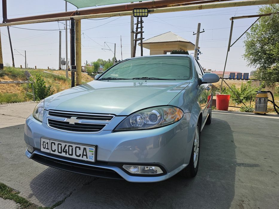 Lasetti 1.8  2013 yil srochna