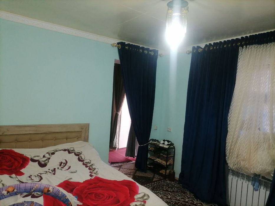 Mahallada Naviy ko'chasida uy sotiladi