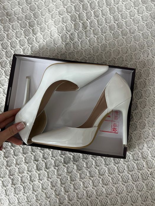 Туфли белые лодочки 36 размер