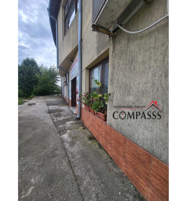 Продава се Промишлена сграда в Добрич, Пинета - 730 кв.м за 596 €/кв.м - Снимка #2