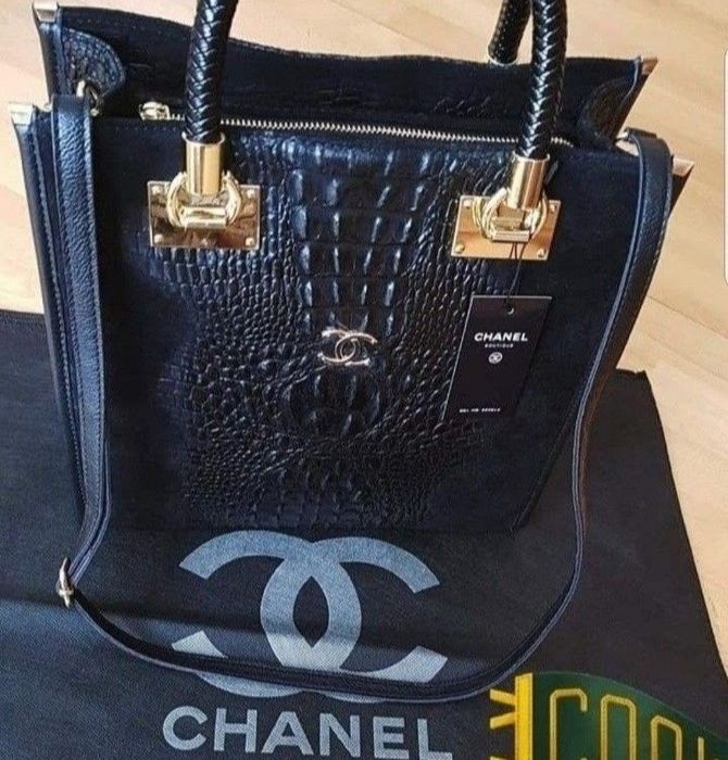 Geanta damă piele naturala 100%,model croco,logo metalic auriu,saculet