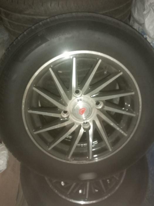 Diska balon 175/70 R13    yurgani 15000.
