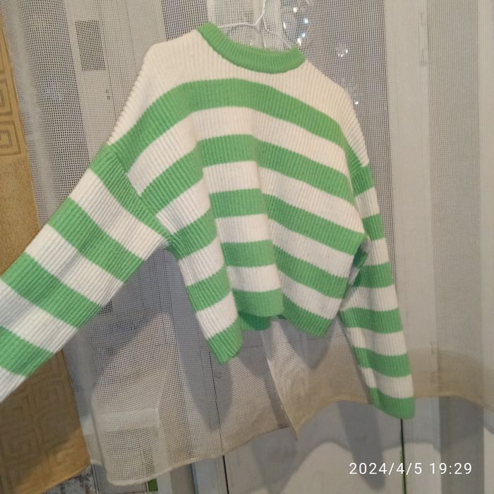 Продам ярко зелёную кофту