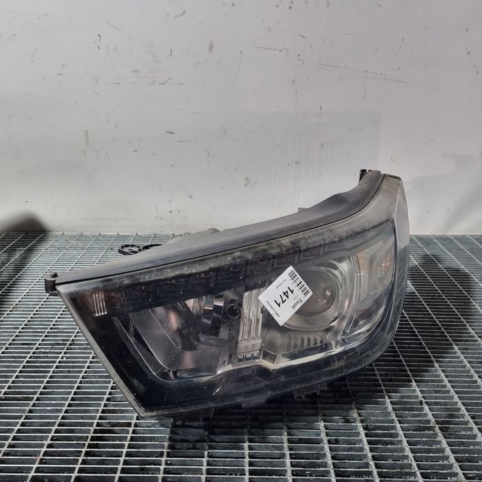 Far Stanga SsangYong Tivoli 2015 - 2019 SUV 4 Usi (1471) Cu lupă