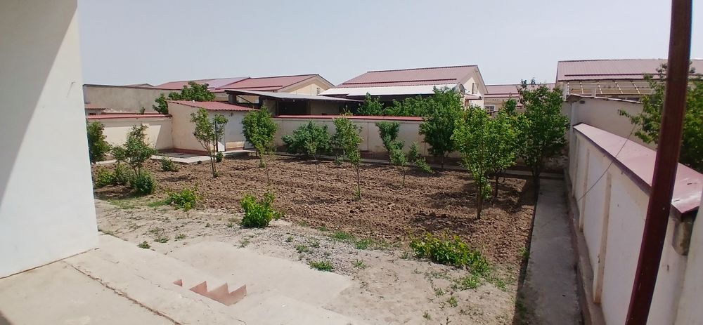 Namunali Katej sotiladi 6 sotix yeri bor  2017 yil qurilgan