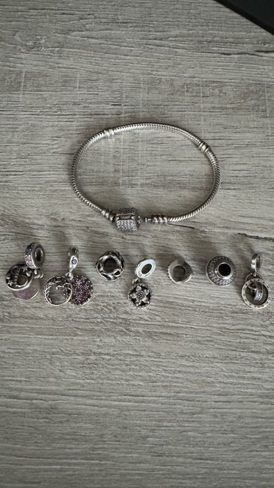 Продам браслет Pandora с шармами