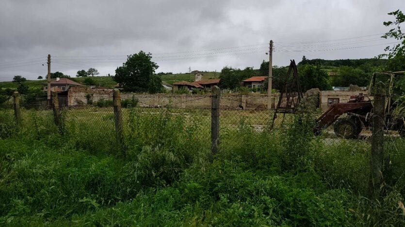 Стопанска сграда със две халета