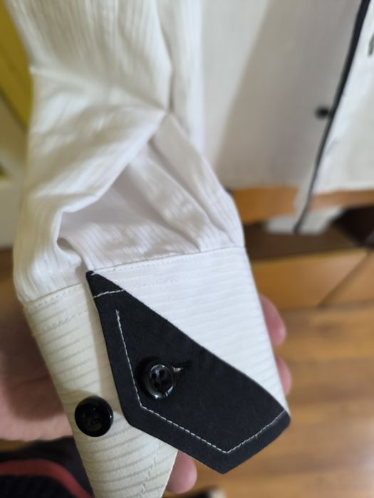 Официален костюм