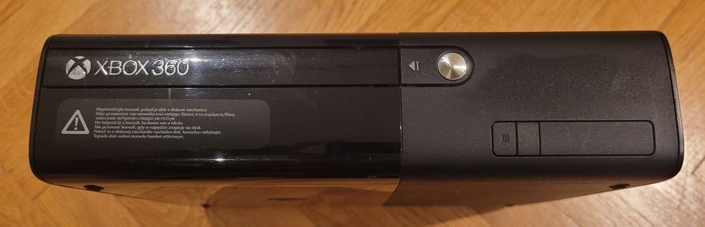 Xbox 360e modat software 500GB