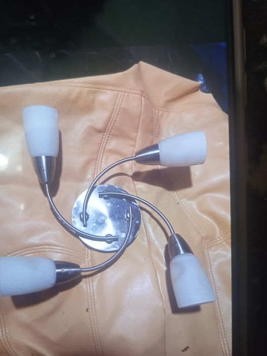 Продам люстры разные и светильники