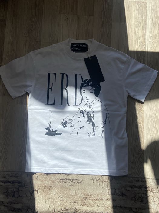 Бяла тениска ерд