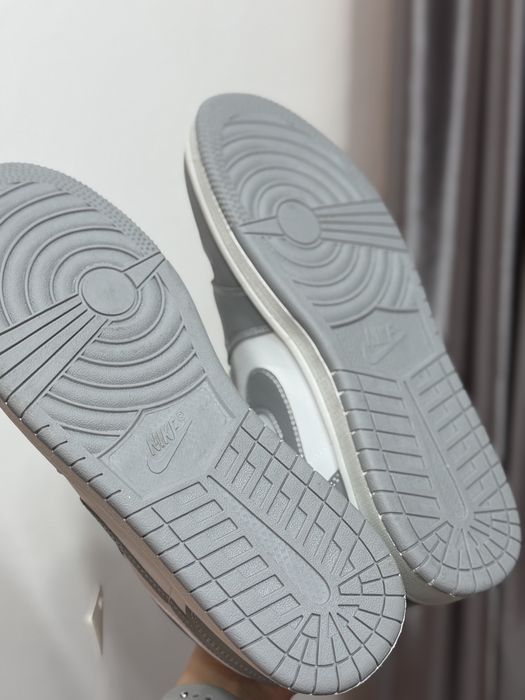 Продам кроссовки