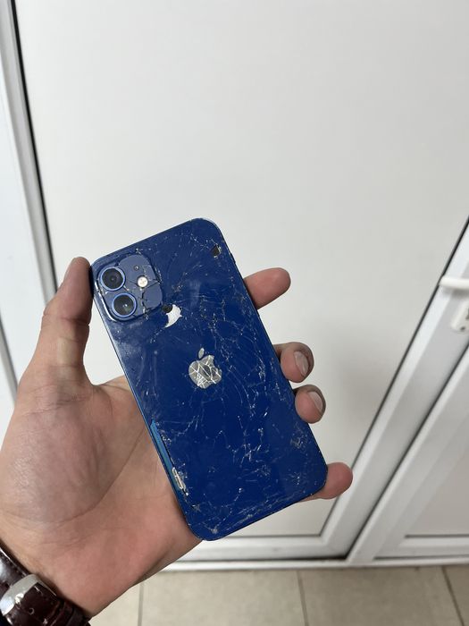 Продам айфон 12 128гб