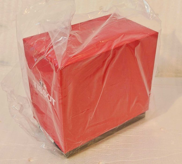 TISSOT SEASTAR 1000 CHRONOGRAPH "PEPSI" чисто нов часовник с хронограф