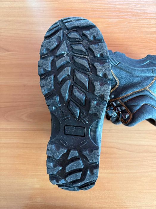 Работни обувки / защитни боти – номер 42