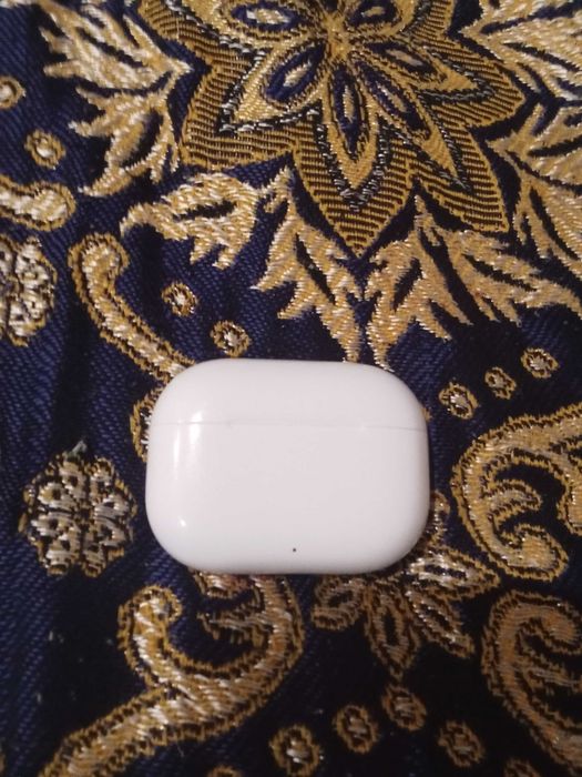 Продам наушники HUAWEI FreeBuds4 ANC