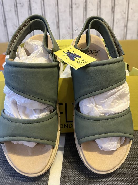 Лятно намаление! Страхотни сандали Fly London