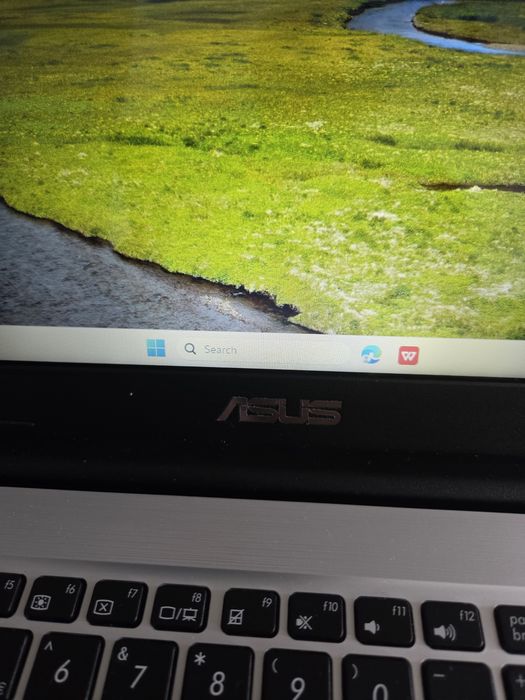 Vând Laptopul Asus