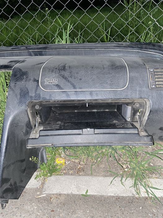 Панель торпедо w202