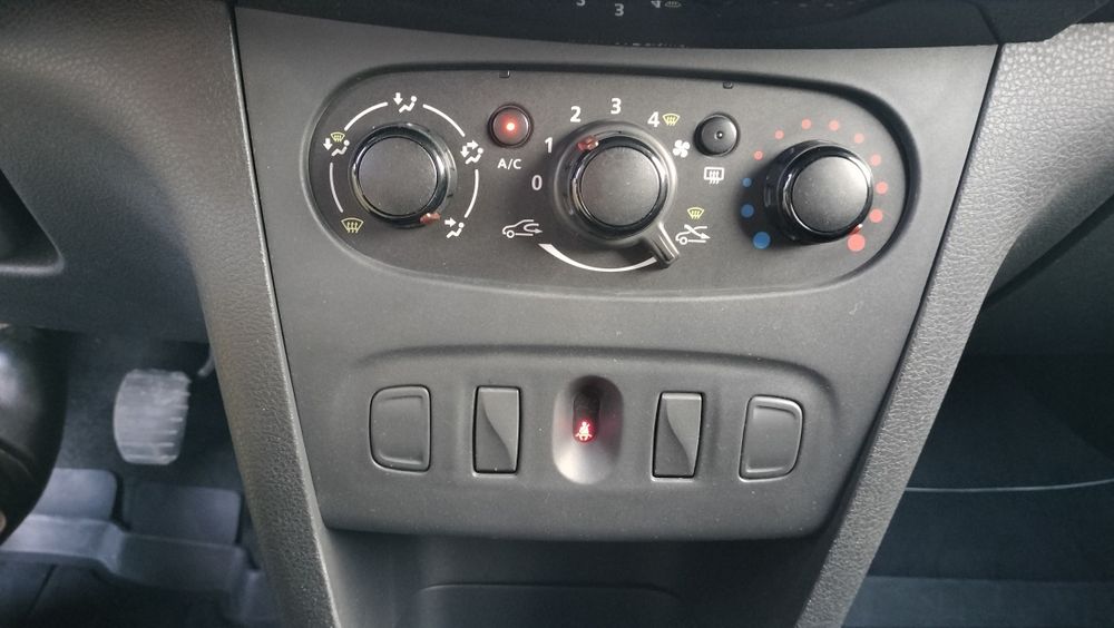 Vând Logan 2019 pretabil Uber