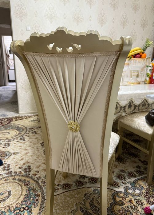 Стол + 10 та стули билан сотилади + хонтахта болади