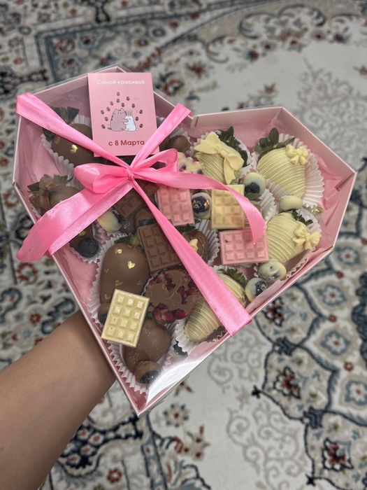 Клубника в шоколаде в наличии