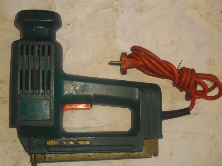 Ел.Такер Дърводелски КОМБИНИРАН 32мм RAPID ESCO Black Decker Top Craft