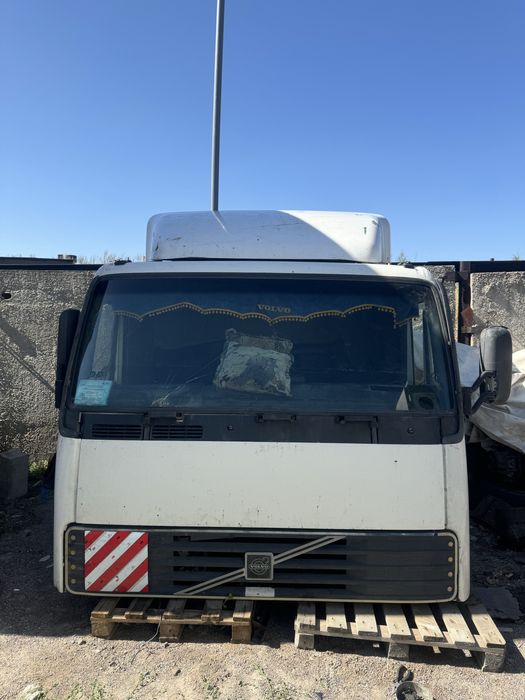 Продам кабину по запчастям вольво 1999 год