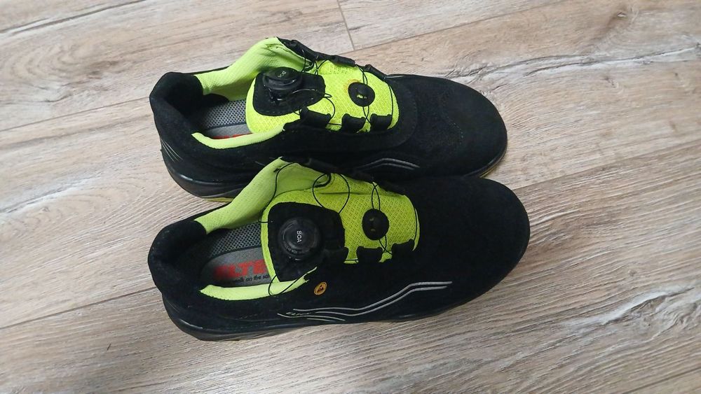 работни обувки с метално бомбе